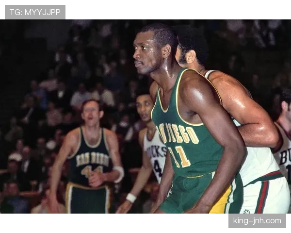 奥拉朱旺内线背身单打拉开空间高效提升球队进攻稳定性